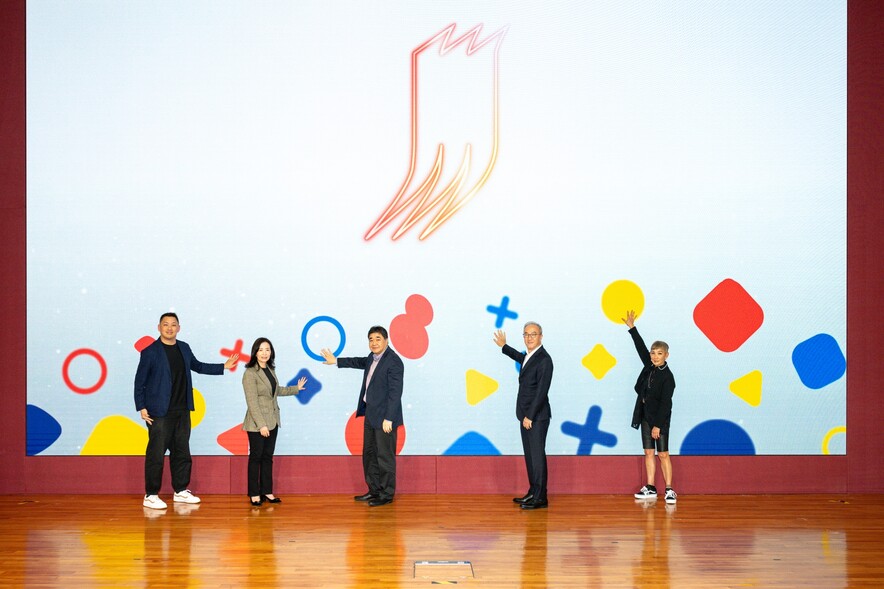 <p>Mrs Amy Xiao He Yuanfeng MH, Executive Vice Chairlady of the Shine Tak Foundation (2<sup>nd</sup> from the left); Ms Marie-Christine Lee, Founder of the Sports for Hope Foundation (1<sup>st</sup> from right); Mr Philip Mok, Honorary Deputy Secretary General of the Sports Federation and Olympic Committee of Hong Kong, China (SF&amp;OC) (2<sup>nd</sup> from right); Mr Ying On-bong, Chairman of the Hong Kong Sports Press Association (1<sup>st</sup> from left); Mr Tony Choi MH, Chief Executive of the Hong Kong Sports Institute (HKSI) (middle), officiated at the Shine Tak Foundation Outstanding Junior Athlete Awards 2024 Annual Celebration Ceremony.</p>
